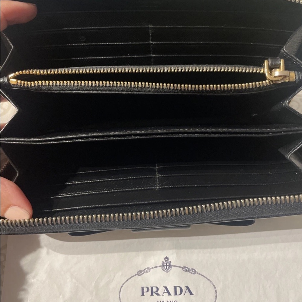 Authentic PRADA Black Bow Zippy Long Clutch Wallet Italy - Picture 4 of 4